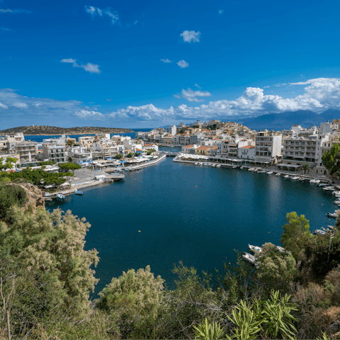 Tuck into lunch overlooking the picturesque lagoon of Agios Nikolaos – half-an-hour from the villa