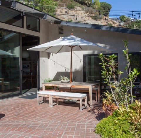 Enjoy an alfresco breakfast each morning – made easier by the seamless indoor-outdoor spaces