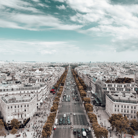 Stroll to the Champs-Élysées in just ten minutes