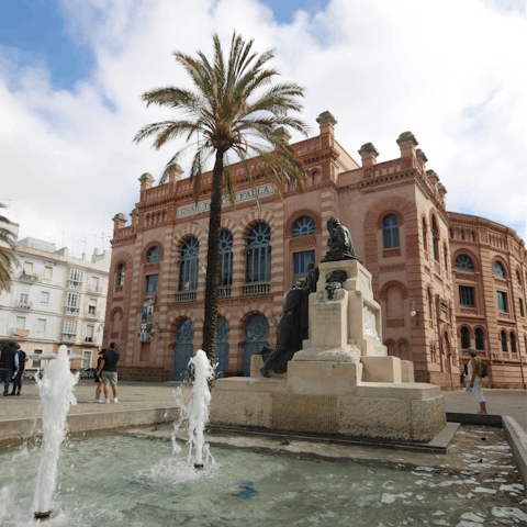 Explore the city centre of Cadiz