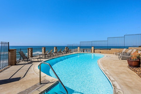Dip in and out of the communal pool overlooking the Pacific