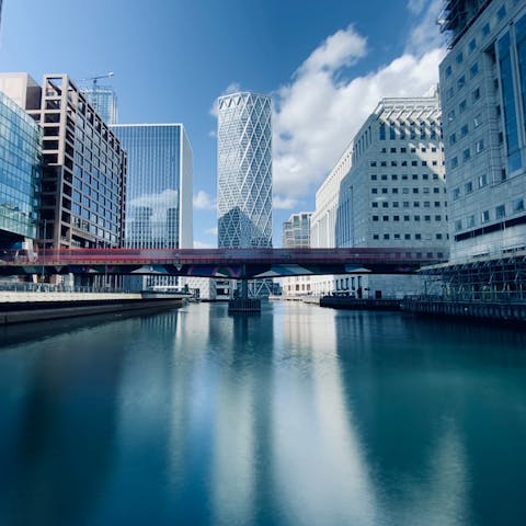 Take a stroll along the walkways of Canary Wharf