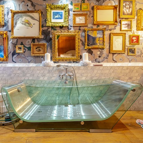 Unwind in the uniquely designed bathtub