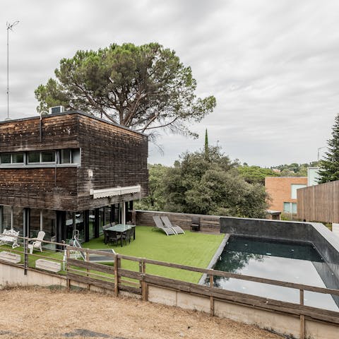 Relax by your own private pool overlooking the nearby national park