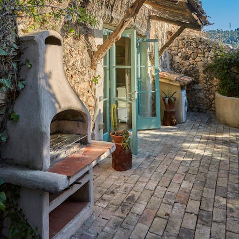 Host your own 'parrillada' in the private courtyard