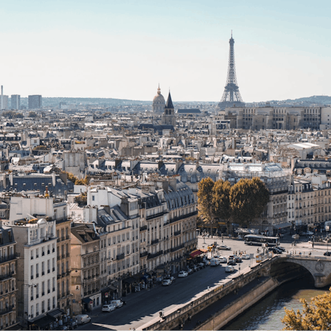 Explore all that Paris has to offer, including a variety of art galleries nearby