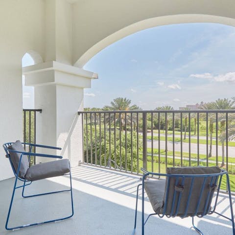 Enjoy a morning coffee alfresco and soak up the Floridian rays