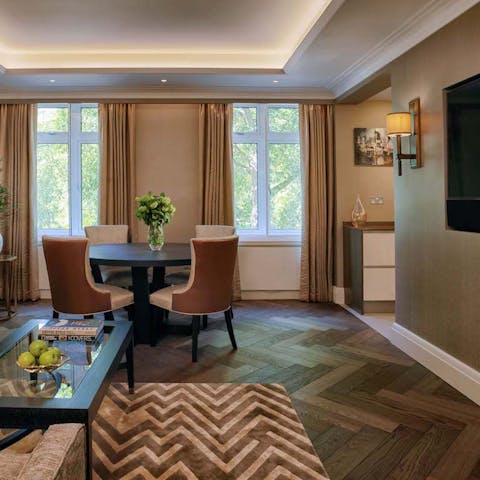 Open plan living & dining area