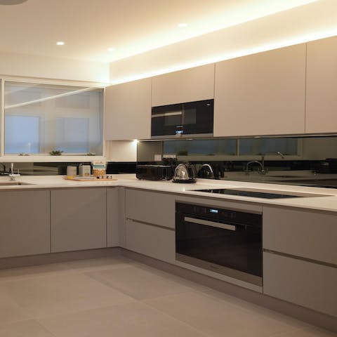 Modern & sleek kitchen