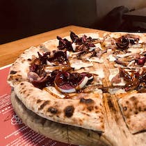 A new type of pizza at Lievità