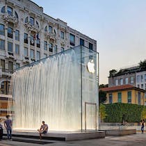 Browse the first Italian Apple Store