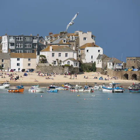 Stroll along the waterfront to the local beaches and renowned restaurants