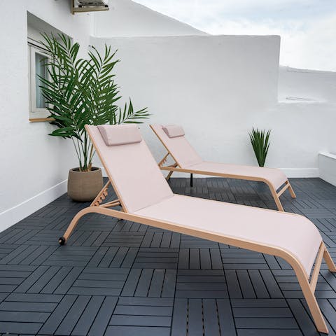 Relax on the roof terrace and take in the views over Puente de Vallecas