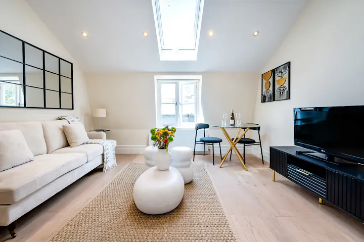 Mews Retreat, Paddington, London | Plum Guide
