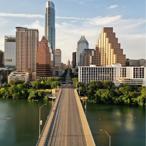 Go to a live gig or sample the fantastic restaurants in Downtown Austin, a twenty-minute walk, or five-minute ride
