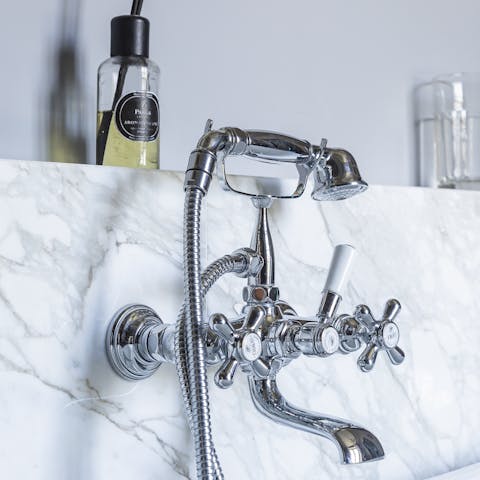 Marble details and traditional fixtures