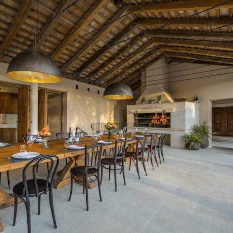 Grill up some seriously smoky flavours on the barbecue and dine on the covered terrace