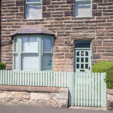 Stay in a charming period cottage in the heart of the village of Seahouses