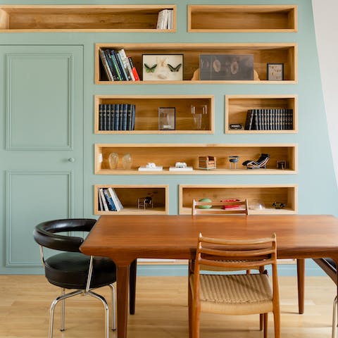 Nibble on brie and baguettes around the dining table