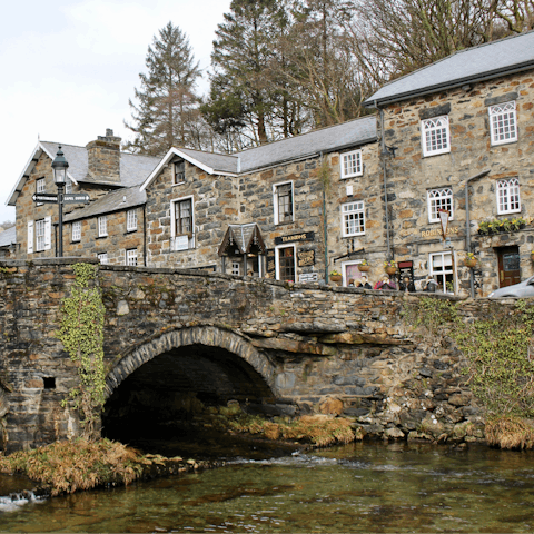 Explore the Cotswolds from your Blockley home – Moreton-in-Marsh is just a ten-minute drive