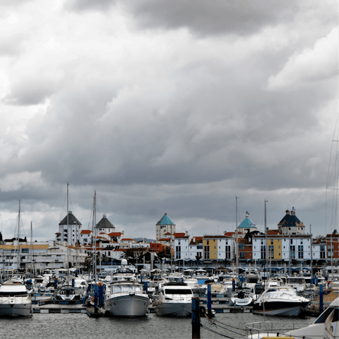Walk to the Faro marina in minutes and enjoy breakfast nearby