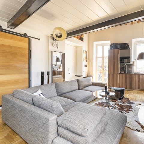 Relax in this attractive home-from-home in between seeing the sights