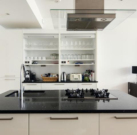 The fully equipped kitchen