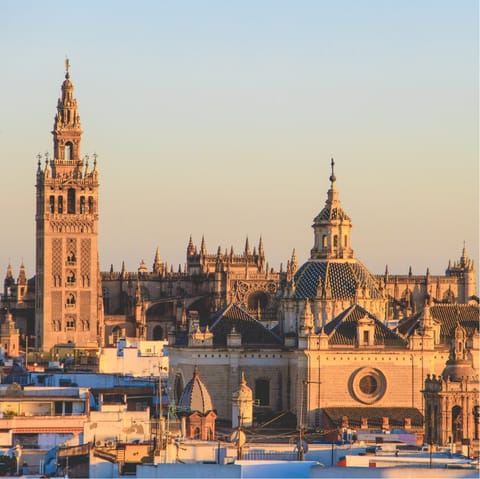 Visit the must-see Seville Cathedral, only a few metres away from this home
