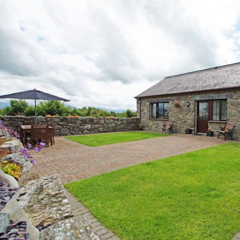 Head out to the private garden to dine alfresco in the fresh country air