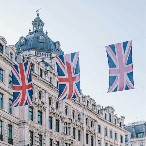 Kick off your stay with sightseeing in central London