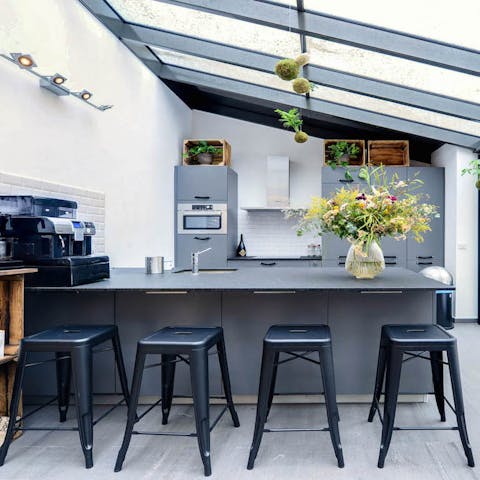 sleek & contemporary kitchen
