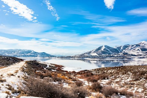 Explore Utah's stunning mountain reservoirs for water sports and scenery