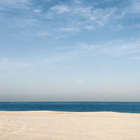 Discover all the delights of Dubai, including the nearby yacht club and marina