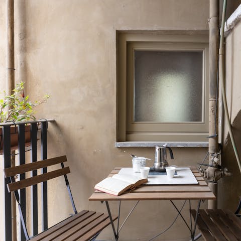 Pour a freshly brewed coffee from the moka pot and relax on your private balcony