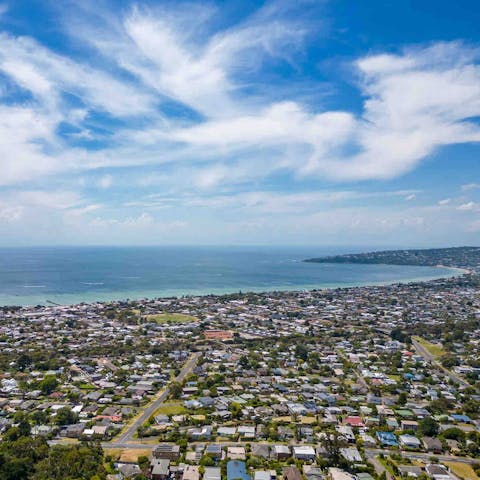 Enjoy a blissful coastal escape on the shores of Dromana