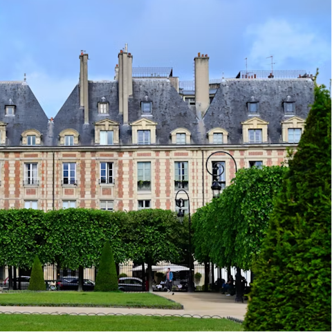 Walk less than 10 minutes to Place des Vosges