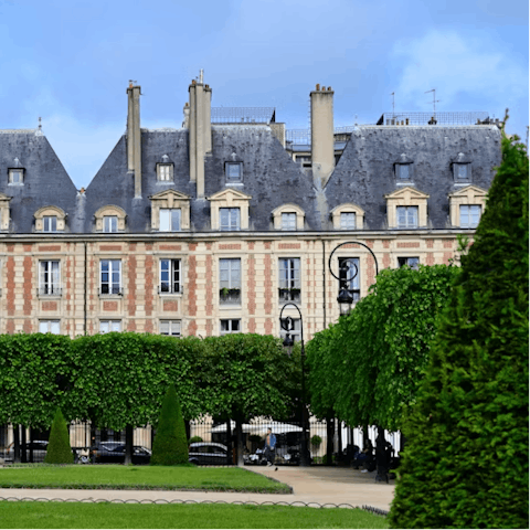Walk less than 10 minutes to Place des Vosges