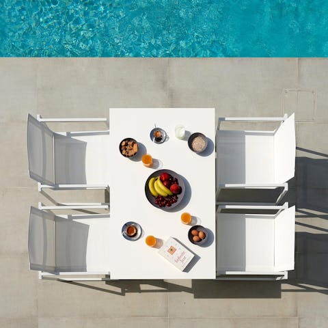 Sit down to an alfresco poolside feast