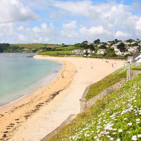 Explore gorgeous beaches, like Gyllyngvase – ten minutes walk from your door