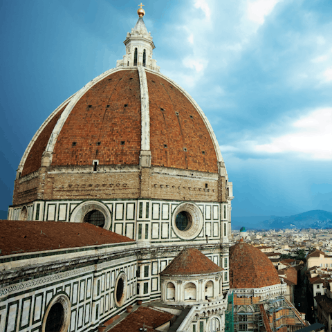 Take a ten-minute stroll to Santa Maria del Fiore
