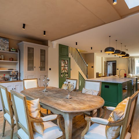 Cook and dine together in this beautiful space