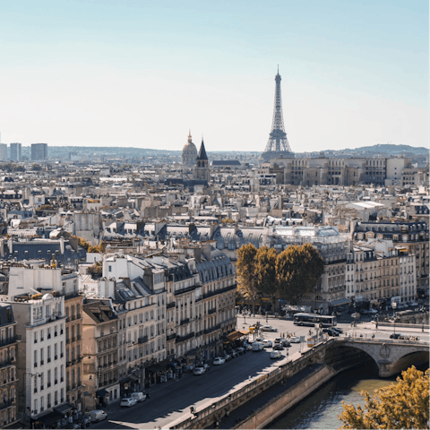 Stay in the sought-after Ternes district, a short stroll from the Palais des Congrès de Paris