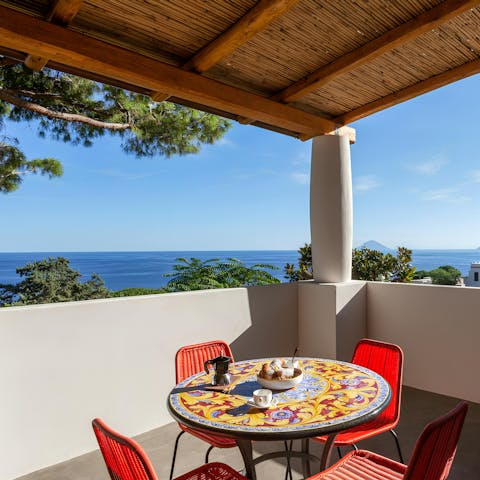 Enjoy alfresco breakfasts with a sea view
