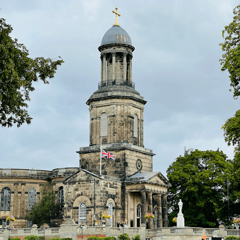 Discover the best of Shrewsbury on foot