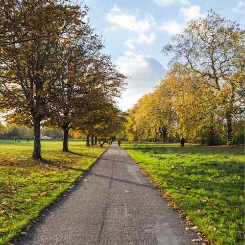 Make the leisurely stroll to Hyde Park for a walk in the sun