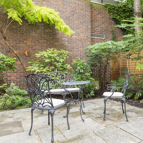 End the evening with a glass of wine in the garden