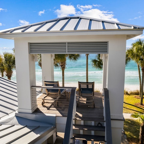 Climb up to your Gulf-facing watch tower