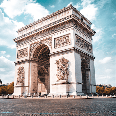 Walk eight minutes to the iconic Arc de Triomphe