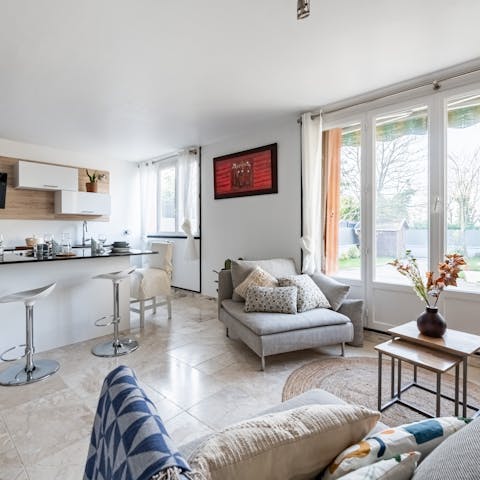 Plan the day's activities and excursions in the light-filled living space