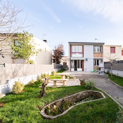 Wander about the landscaped garden and dine in the open air